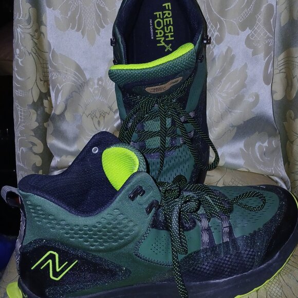 Mens size 17 green  New Balance with Fresh Foam pair of shoes